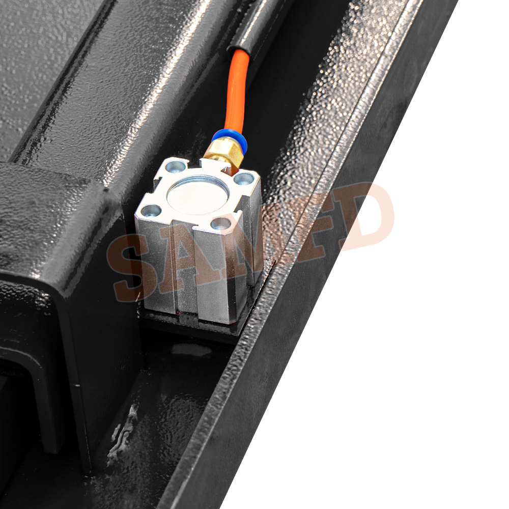 THICKENED UPPER COVER WITH ANTI-SKID APPROACH PLATE